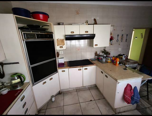 4 BEDROOM HOUSE FOR SALE IN OOS EINDE